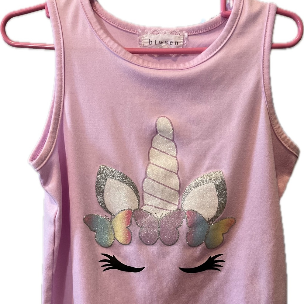 between Girl's top /Pink/glitter unicorn